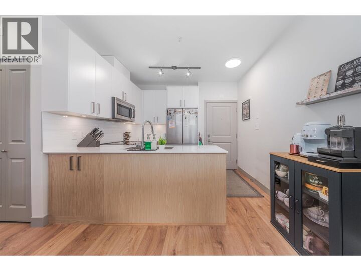 Property Photo: 6968 Royal Oak Avenue 201 BC V5J 4J2