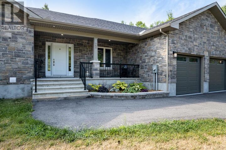 Property Photo: 22 Rideau Crossing Crescent ON K0G 1J0