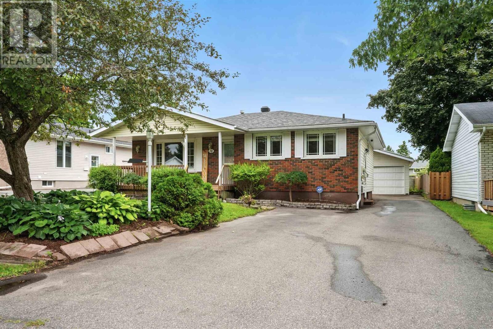 Property Photo: 30 Chicora Cres ON P6A 5S9