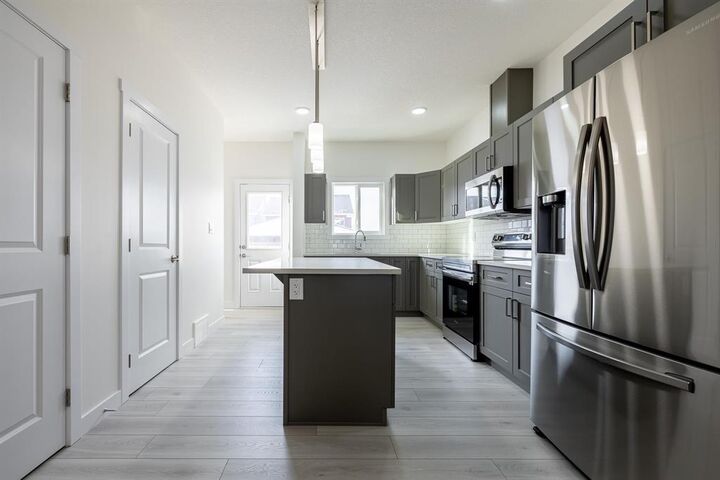 Property Photo:  166 Emberwell Street  MB R2C 5W1 