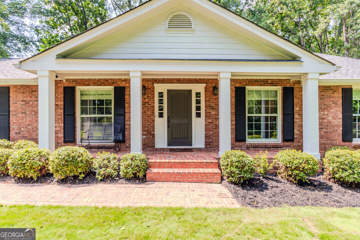 Property Photo: 4609 Waterford Court GA 30338