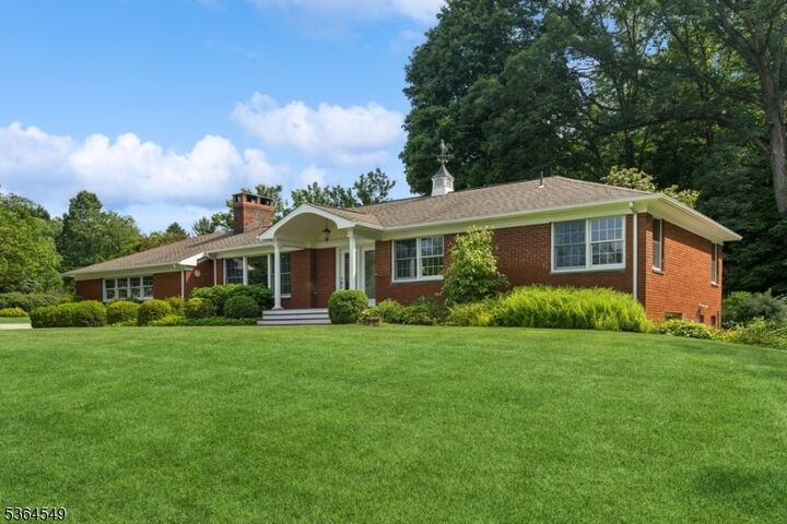 Property Photo:  5 Woodland Rd  NJ 08867 