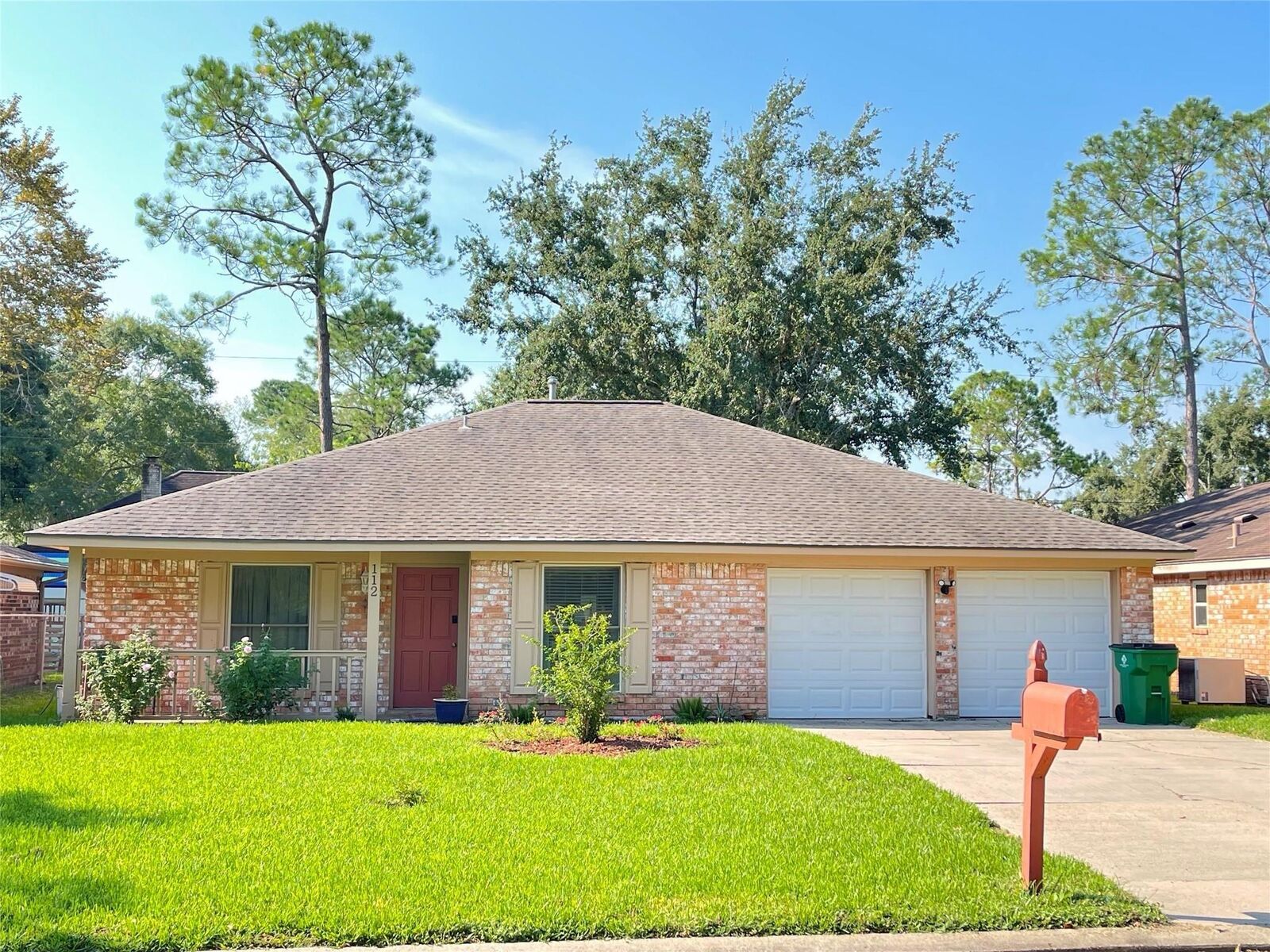 Property Photo:  112 La Laja Drive  TX 77515 