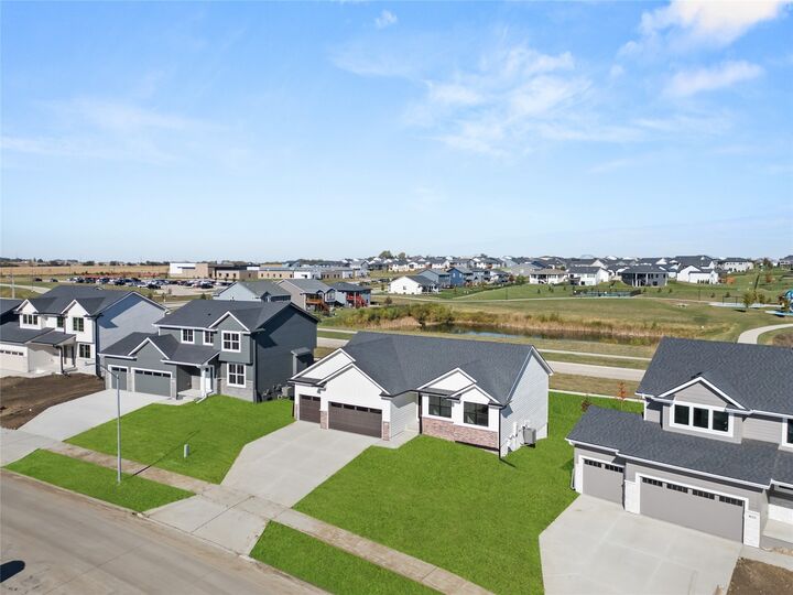 Property Photo: 905 Hamilton Road IA 50263