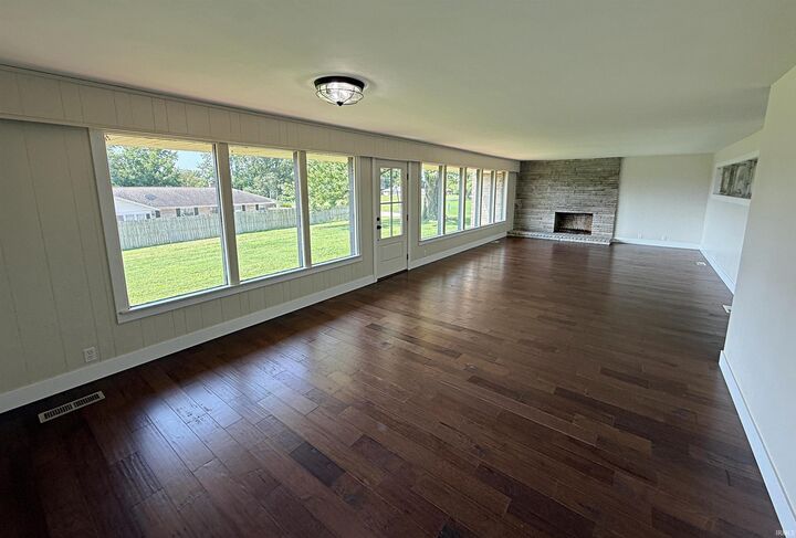 Property Photo: 916 N State Road 57 IN 47501