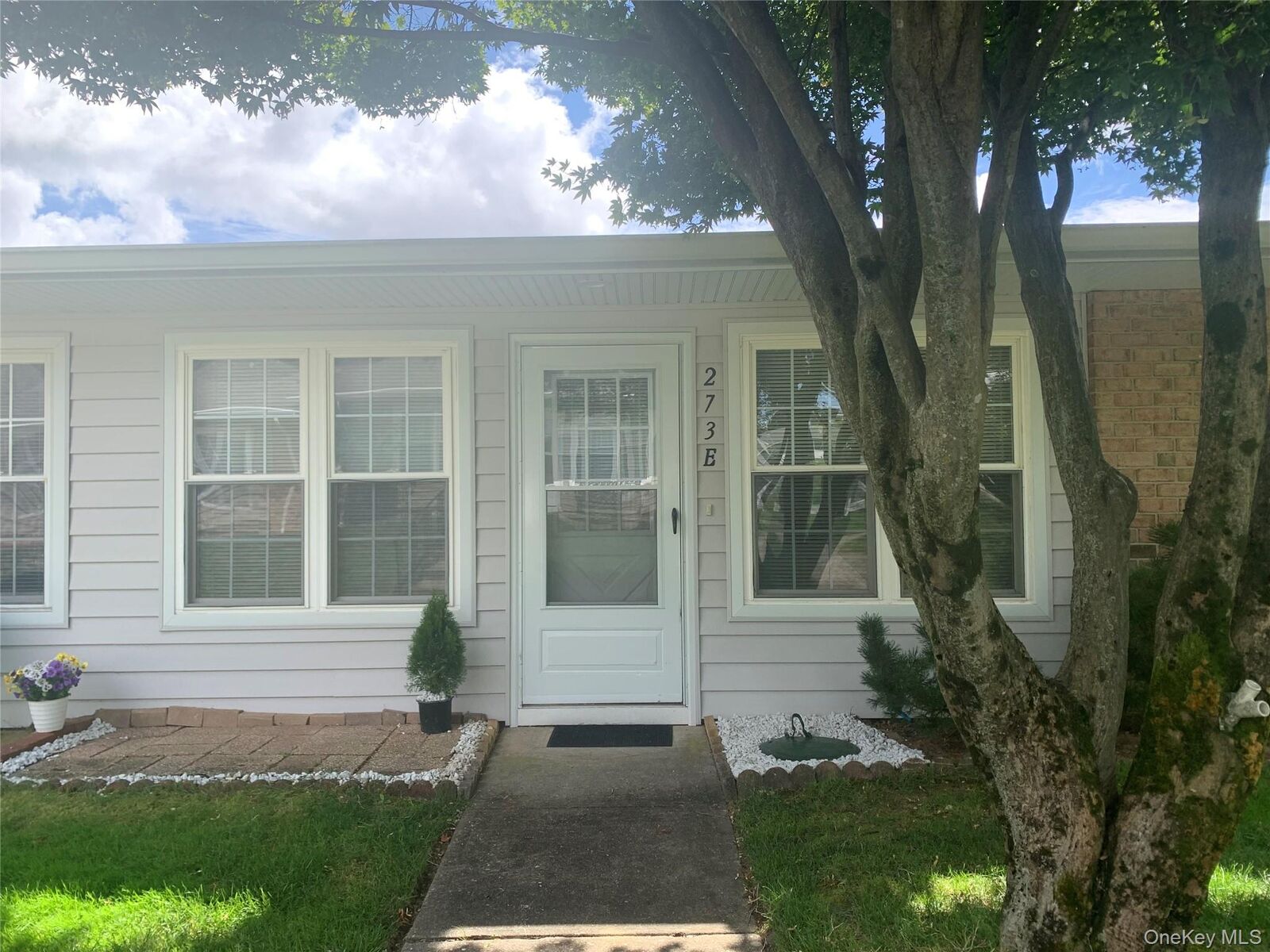 Property Photo:  273 Berwick Court E  NY 11961 