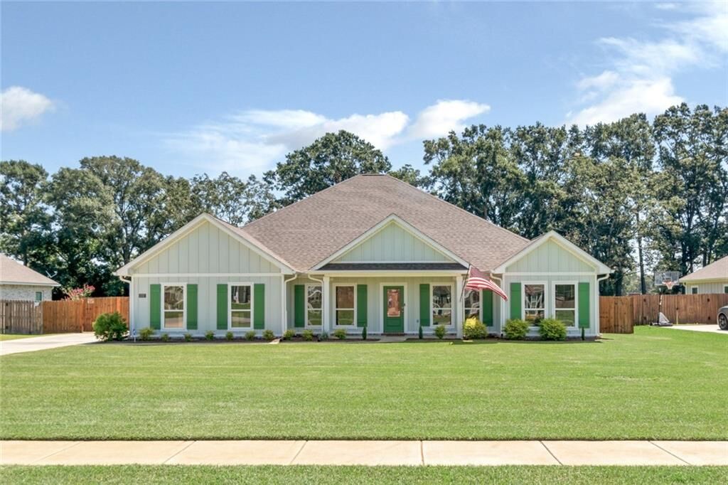 Property Photo: 5737 Orchard Lane E AL 36541