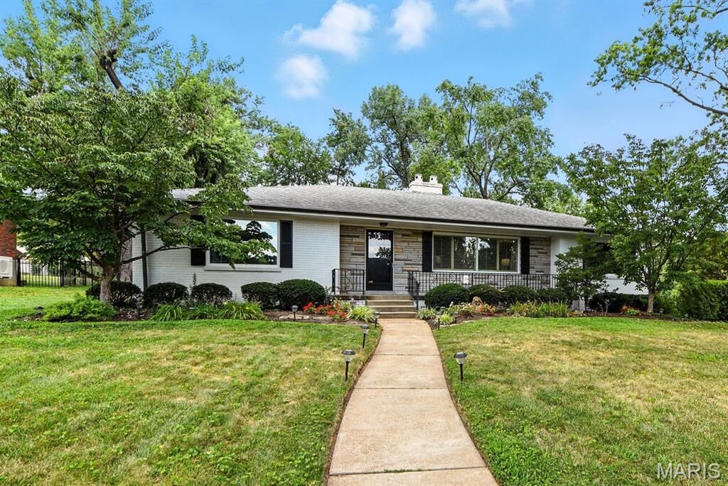 Property Photo:  22 Tealwood Drive  MO 63141 