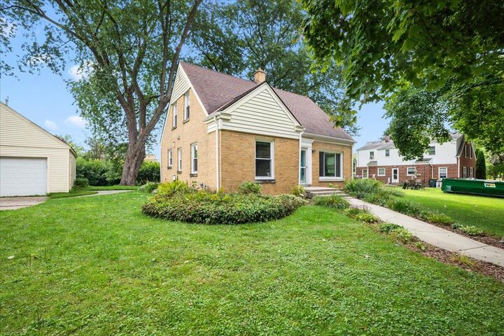 Property Photo:  1121 N 11th Ave  WI 53090 