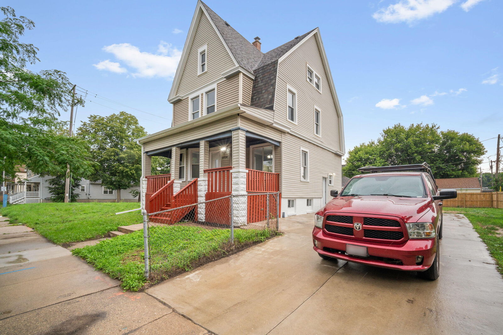 Property Photo: 2724 W Meinecke Ave WI 53210