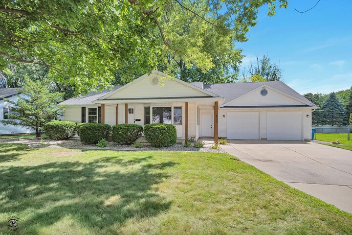 Property Photo:  830 W River Street  IL 60914 