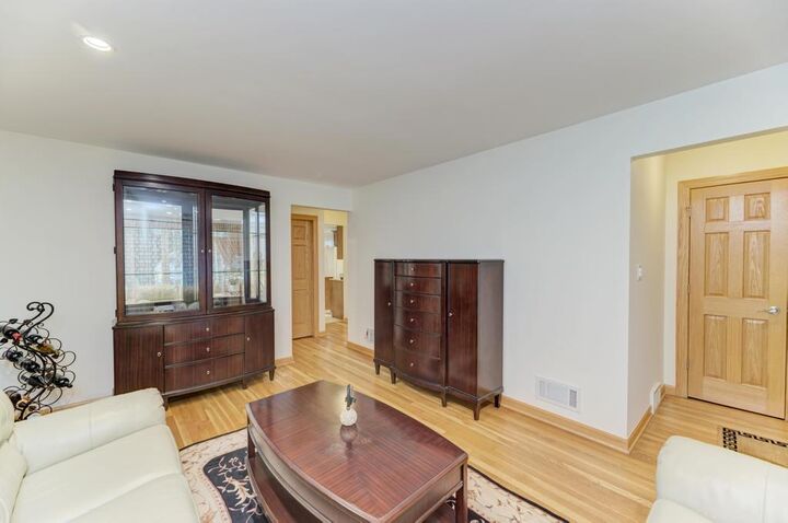 Property Photo: 7964 S Tripp Avenue IL 60652