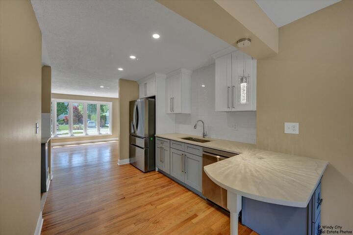 Property Photo:  215 S Forest Avenue  IL 60074 