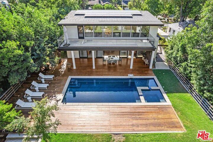 5922 Oakdale Avenue  Woodland Hills CA 91367 photo