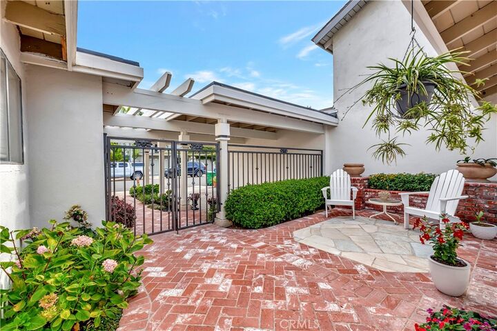 Property Photo:  3 Whitewood Way  CA 92612 