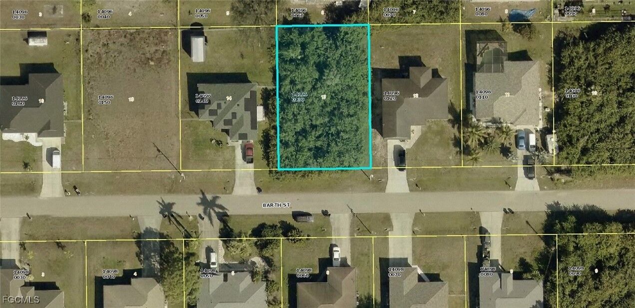 Property Photo: 5006 Barth Street FL 33971