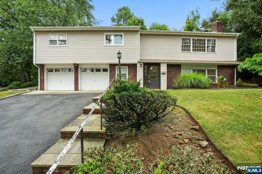Property Photo:  32 Kearny Terrace  NJ 07039 