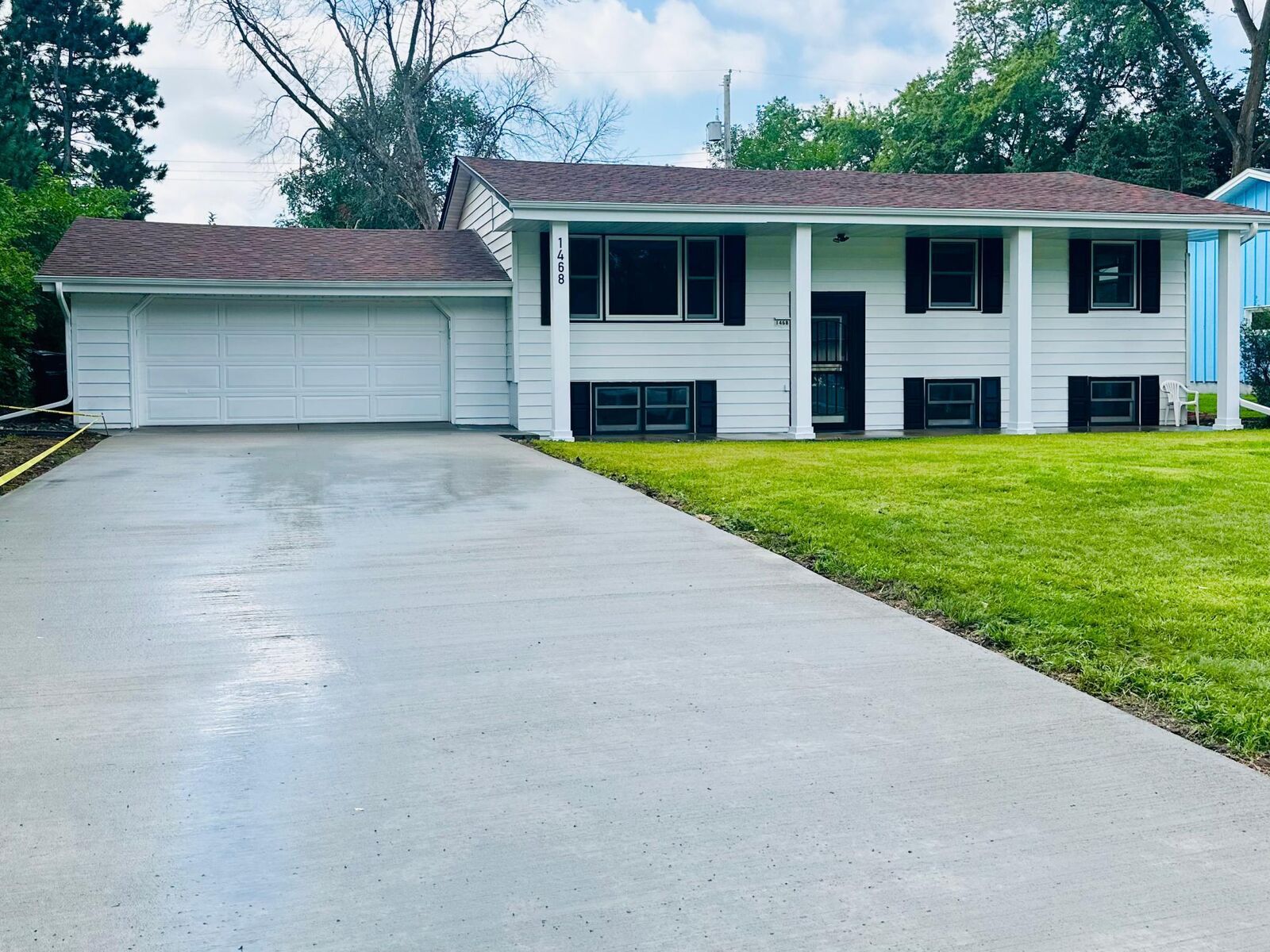 Property Photo: 1468 Eldridge Avenue E MN 55109