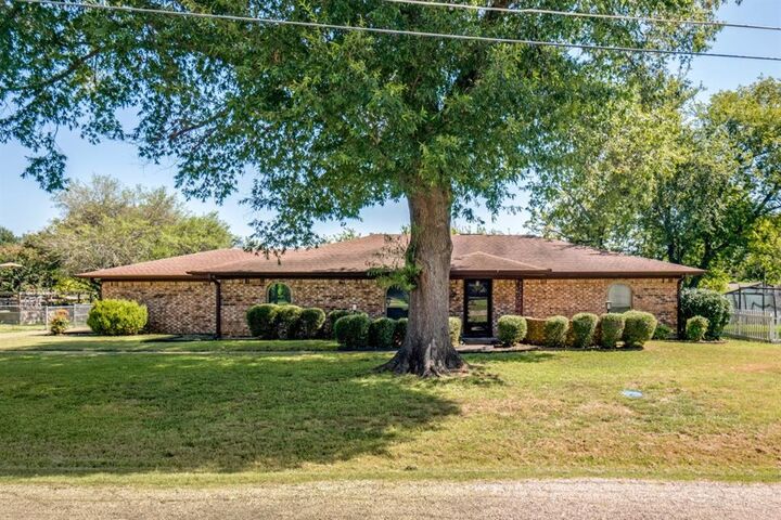Property Photo:  502 W Goss Street  TX 75160 
