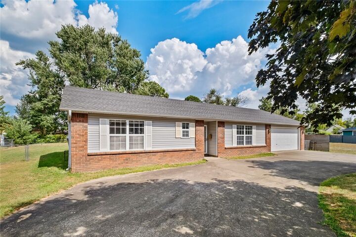 210 NW G Street  Bentonville AR 72712 photo