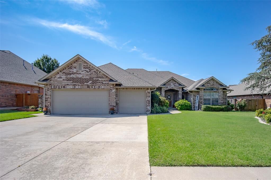 Property Photo: 1504 SW 136th Street OK 73170