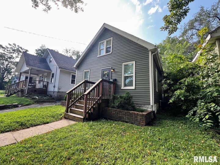 Property Photo: 600 E Maywood Avenue IL 61603