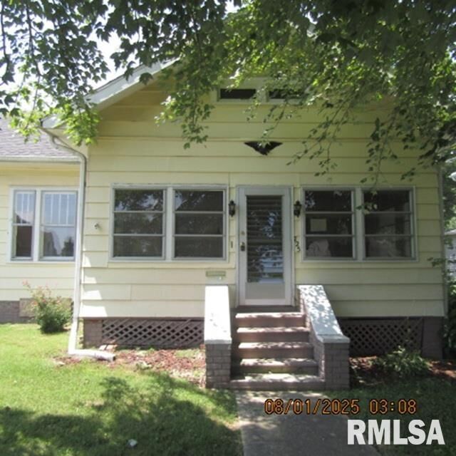 Property Photo: 725 S McKinley Street IL 62946