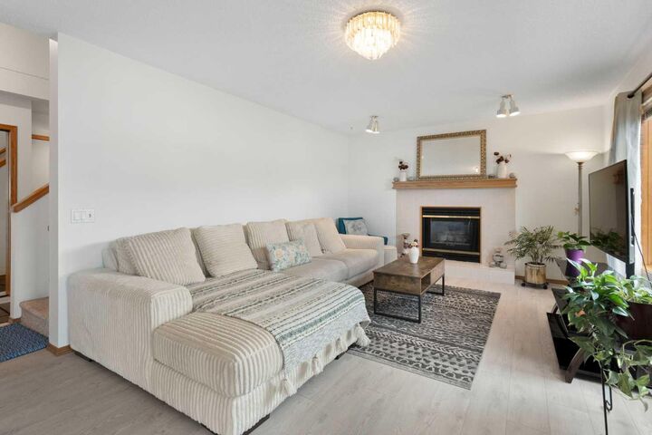 Property Photo:  218 Martinglen Way NE  AB T3J 3L1 