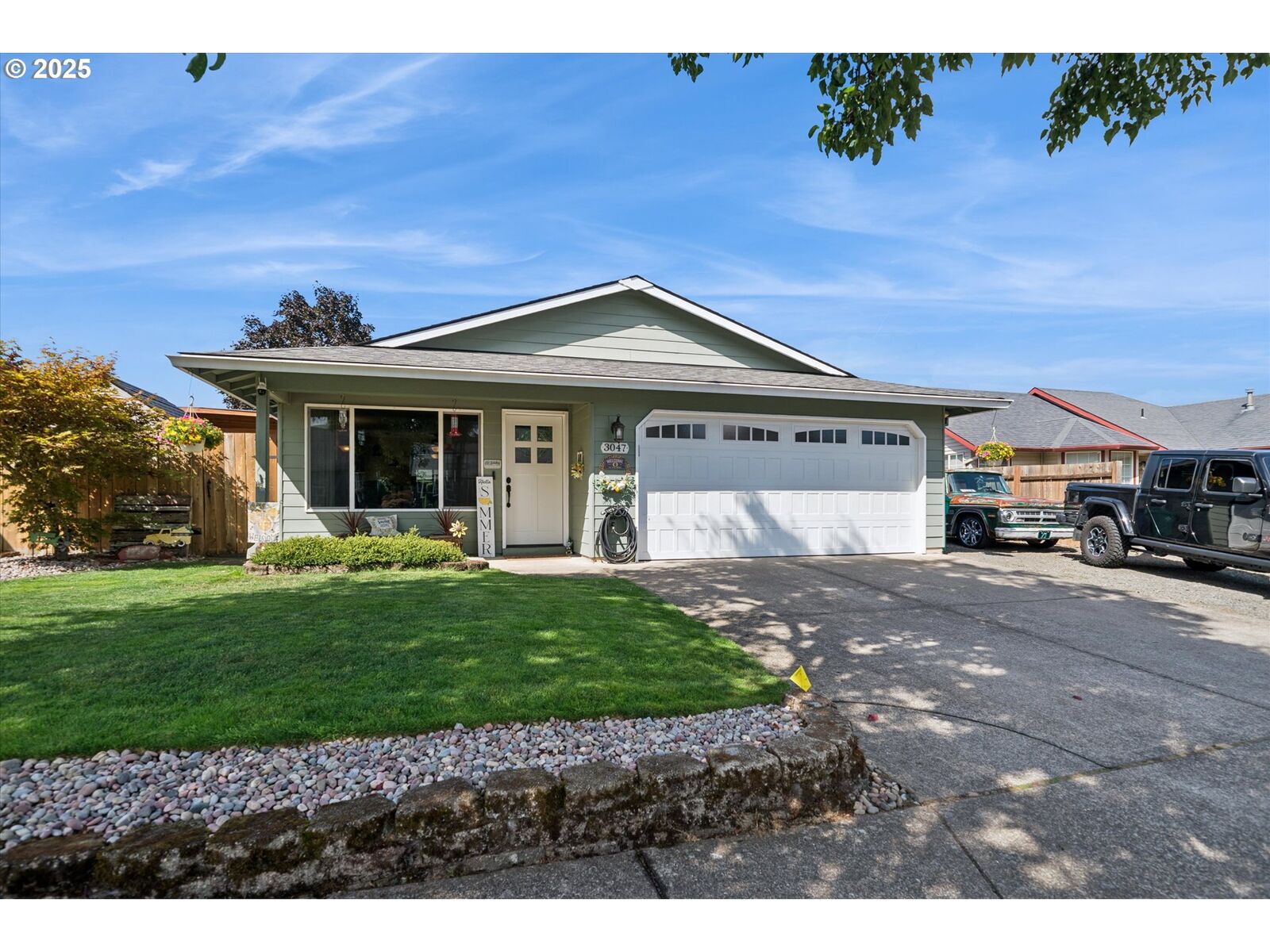 Property Photo:  3047 SE 27th Ct  OR 97080 