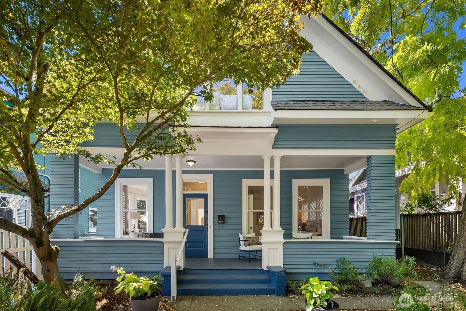 Property Photo:  333  16th Avenue  WA 98122 