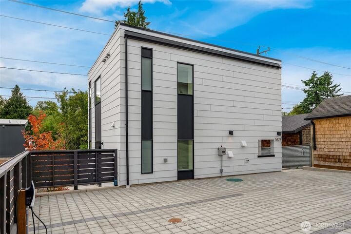 5427  25th Avenue SW  Seattle WA 98106 photo