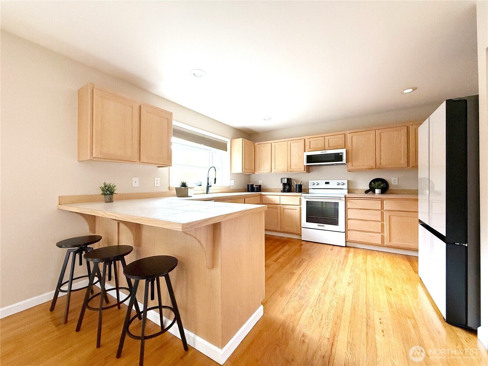 Property Photo: 2128 148th Place SW WA 98087