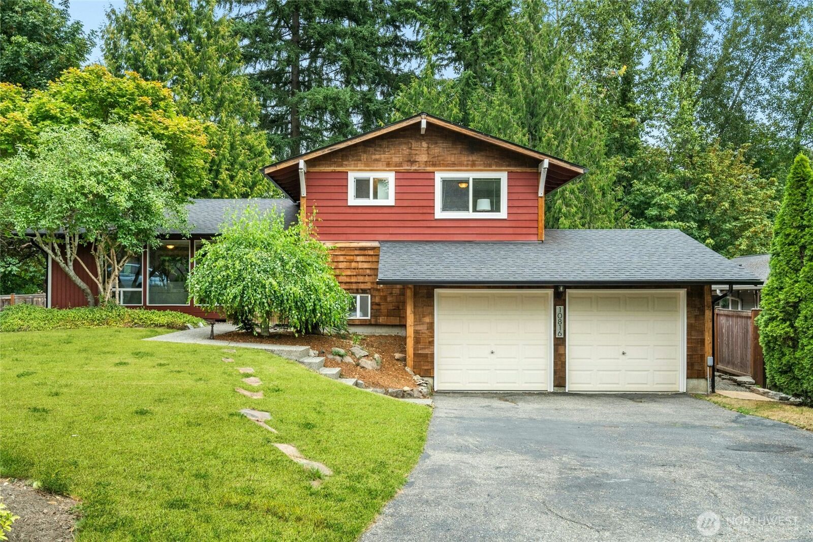 Property Photo: 10816 NE 154th Place WA 98011
