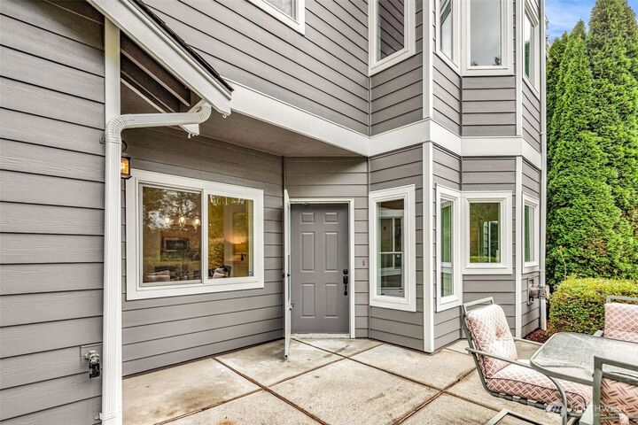 Property Photo: 4212 221st Place SE 1561 WA 98029