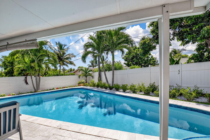 Property Photo:  118 SE 29th Avenue  FL 33435 