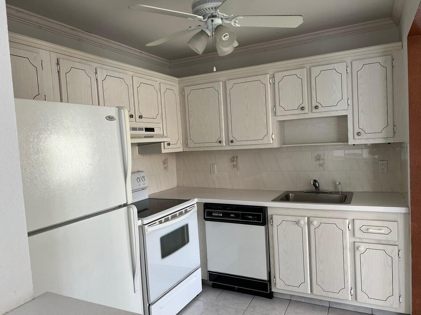 Property Photo: 371 Flanders H 371 FL 33484