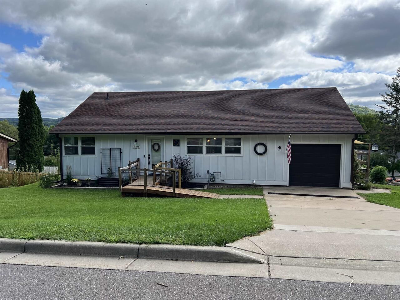 Property Photo:  629 West Side Drive  WI 53581 