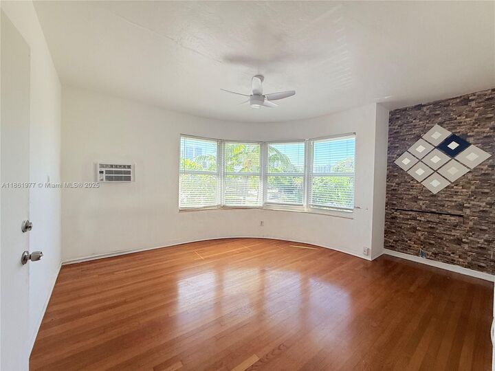 Property Photo: 315 W 28th St 3 FL 33140