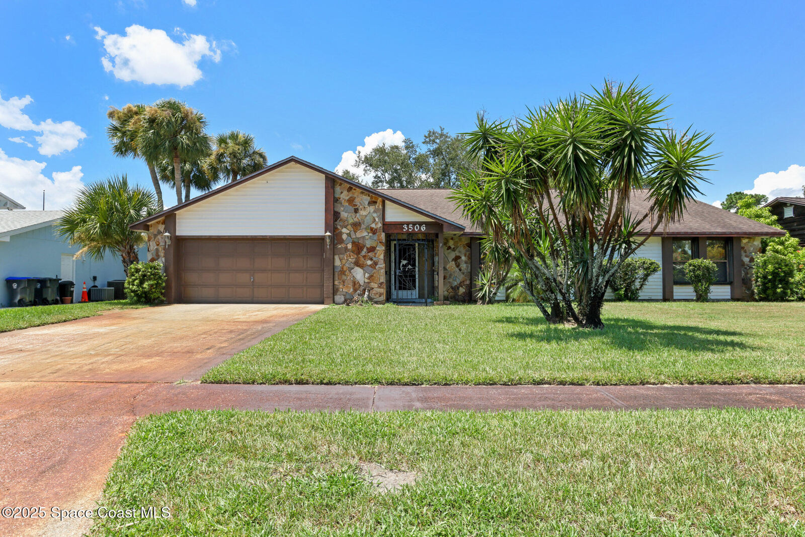 Property Photo: 3506 Travis Place FL 32780