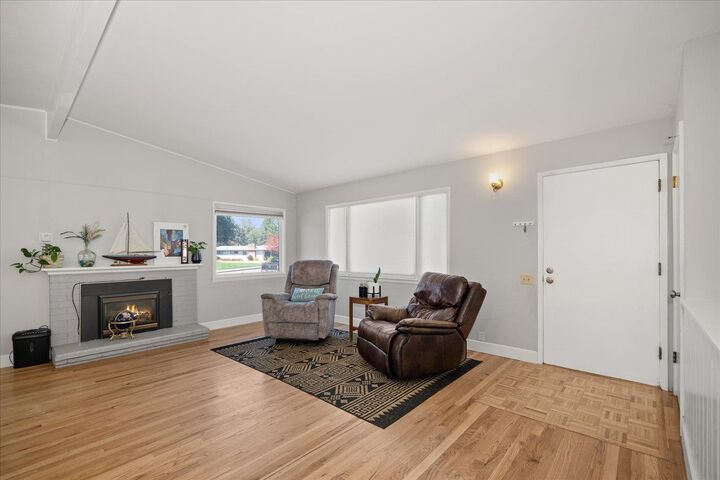 Property Photo: 6814 N Lincoln Ave WA 99208