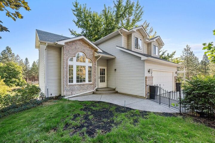 Property Photo:  1318 N Fairchild Dr  WA 99022 