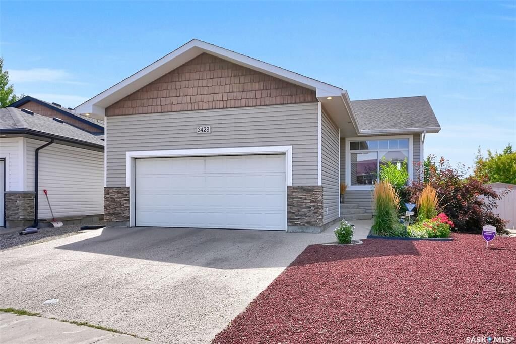 Property Photo: 3428 Maclachlan Crescent SK S4R 8V1