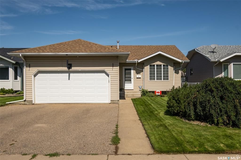 Property Photo: 120 26th Street E SK S6V 1Z7