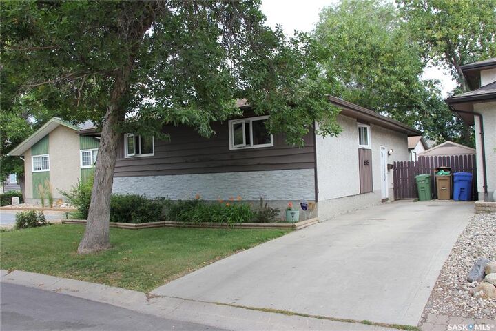 915 Rowell Crescent N  Regina SK S4X 2A5 photo