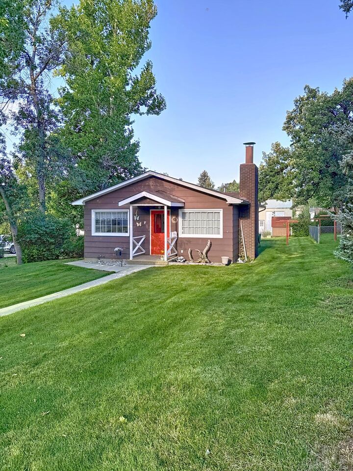 Property Photo: 206 Cummings Avenue WY 82834