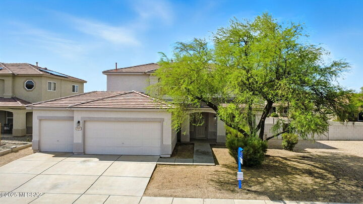 Property Photo: 8464 E Via Cortina De Madera AZ 85747