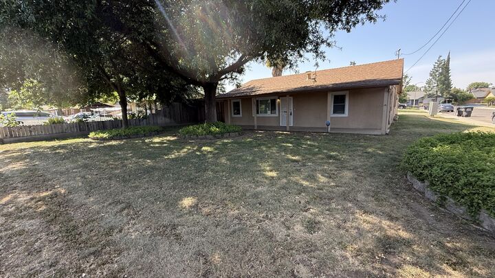 705 W Walnut Avenue  Visalia CA 93277 photo