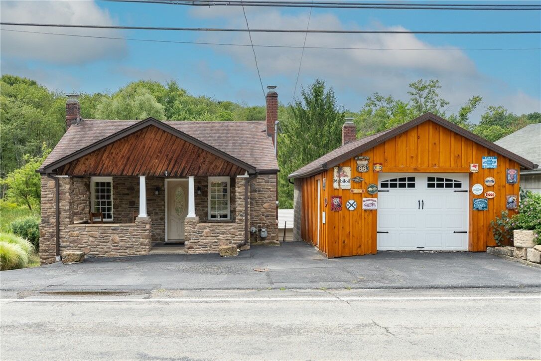 Property Photo:  1772 Saxonburg Blvd  PA 15084 