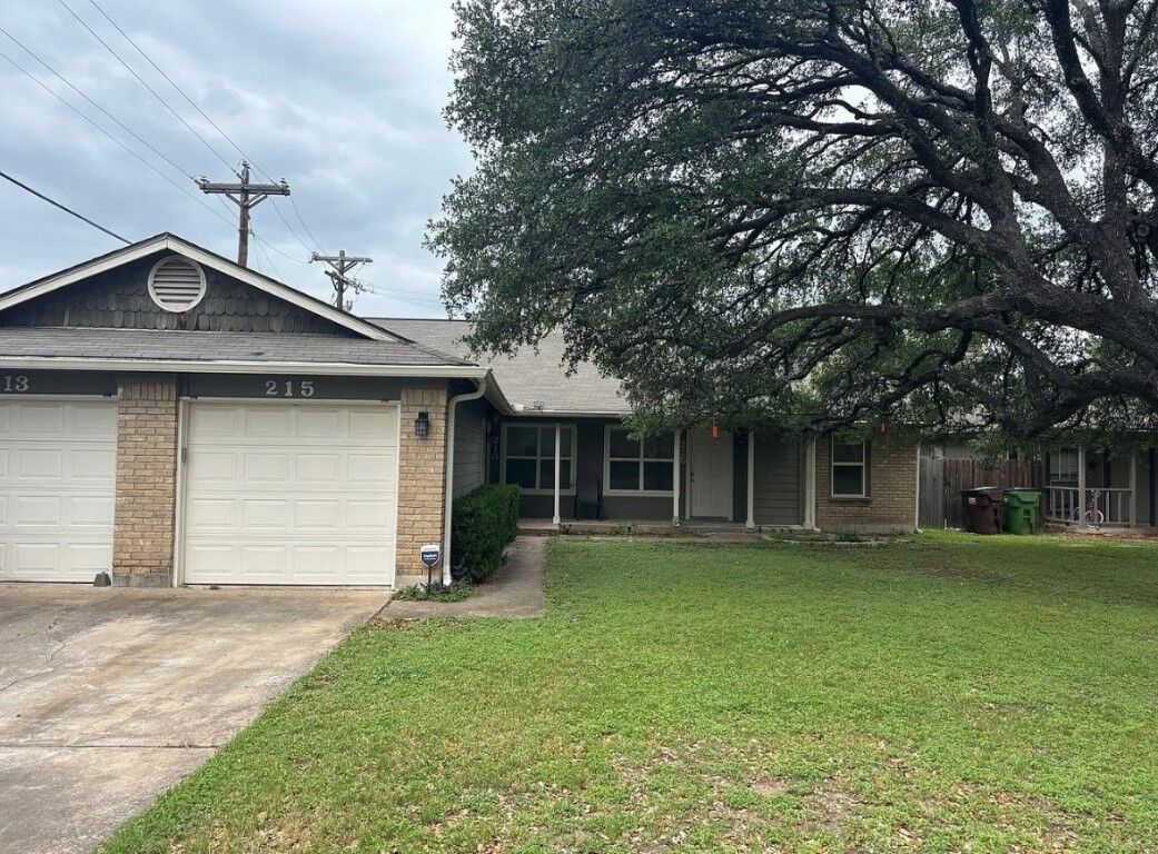 Property Photo: 215 Greenlawn Boulevard TX 78664
