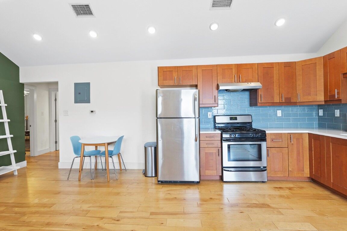 Property Photo: 1307 E 52nd Street 5 TX 78723